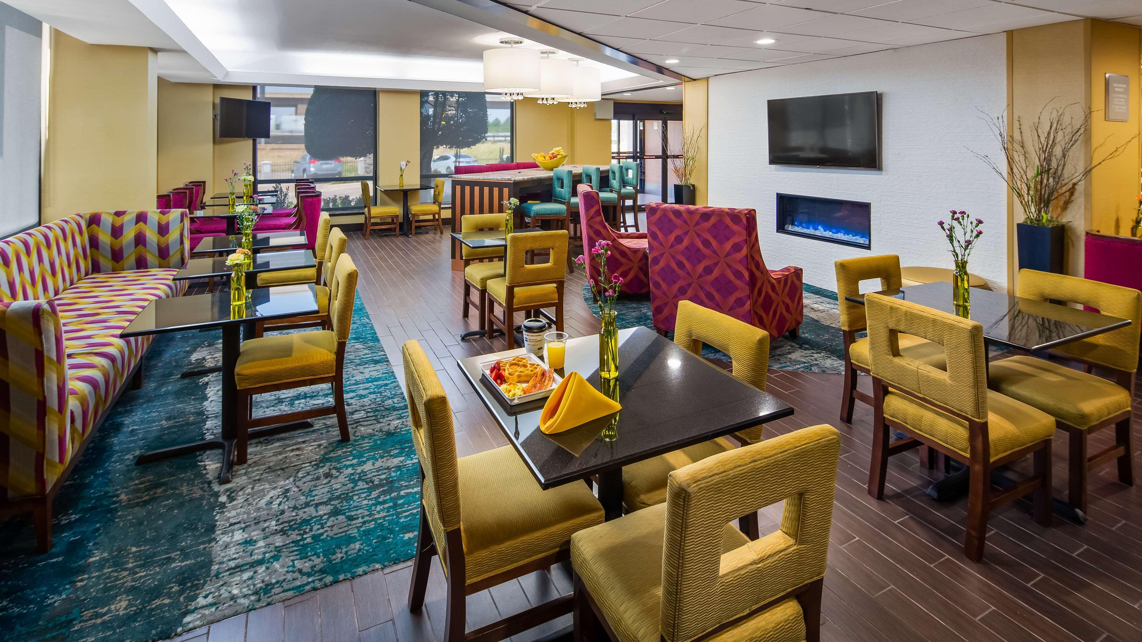 Best Western Plus Lake Jackson Inn & Suites Eksteriør billede