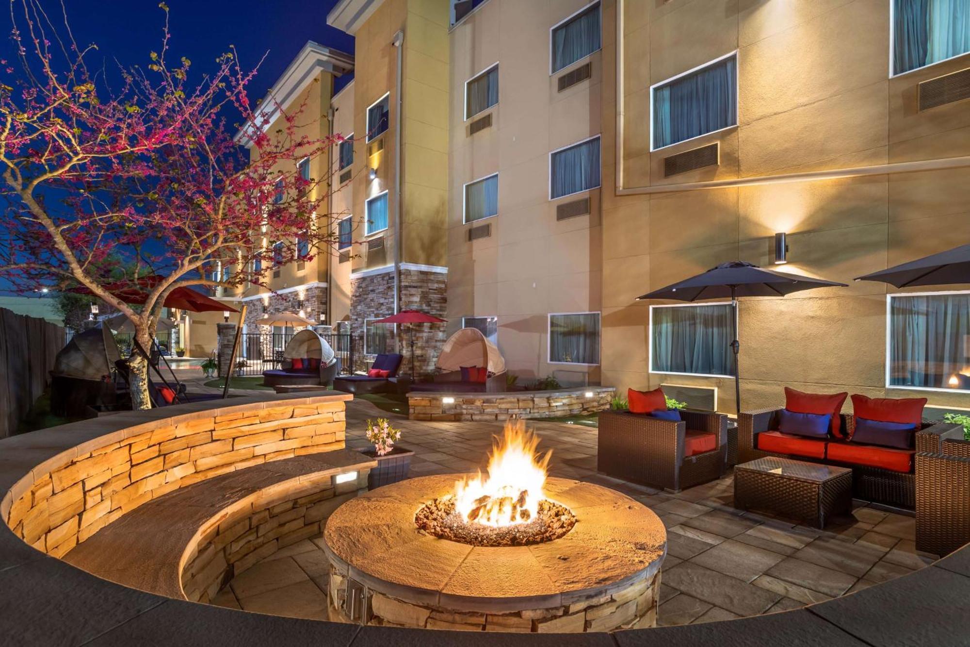 Best Western Plus Lake Jackson Inn & Suites Eksteriør billede